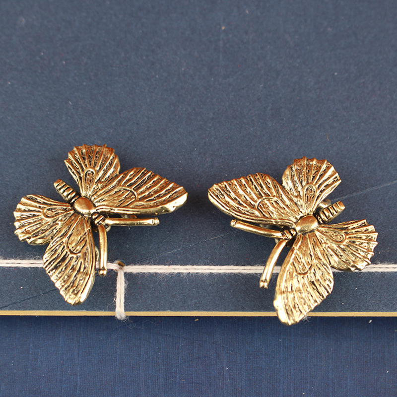 Brass Butterfly Statue, Insect - Office Furniture Wholesale のレビューと価格